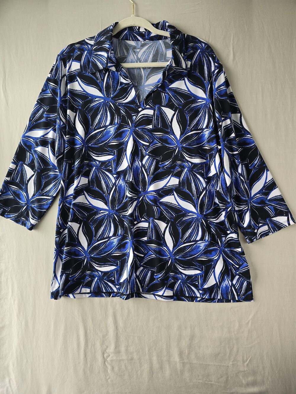 Draper's & Damon's Blue Floral Tropical Print 3/4 Sleeve Knit Tunic Top